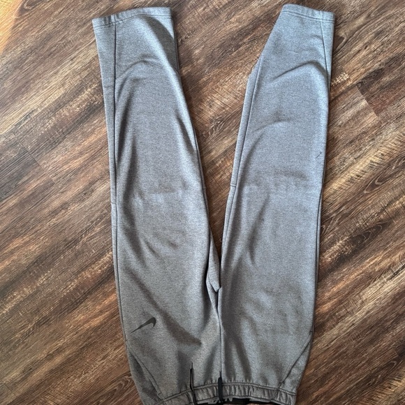 Mens Nike Dri Fit Therma Tapered‎ Joggers Sweatpants 27" AO2370-071 Gray sz L - Picture 1 of 7